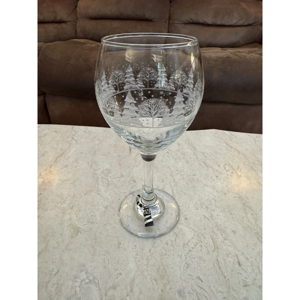Arbys Etched Libbey Christmas Tree Lot of 4 Wine Glasses 8oz Vintage No Gold Rim